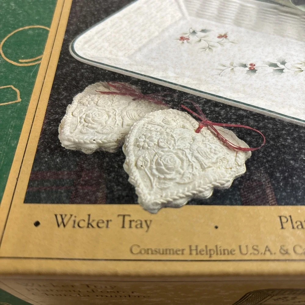 Pfaltzgraff winterberry wicker